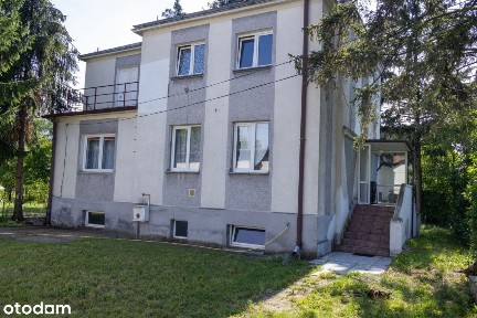 Dom nad rzeką z dużą działką w centrum miasta.