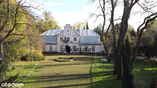 Dworek nad wodą i molo nad jeziorem pod Poznaniem