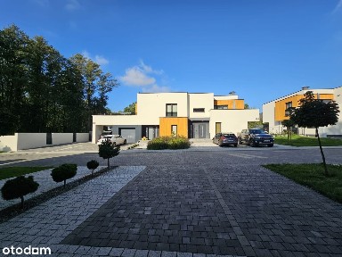 Nowoczesne 4-pokojowe mieszkanie z balkonem.