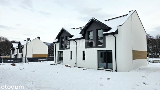 4km od Bielska-Białej i 4 km od Szczyrku