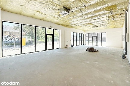 Lokal handlowy z dużą witryną, parking