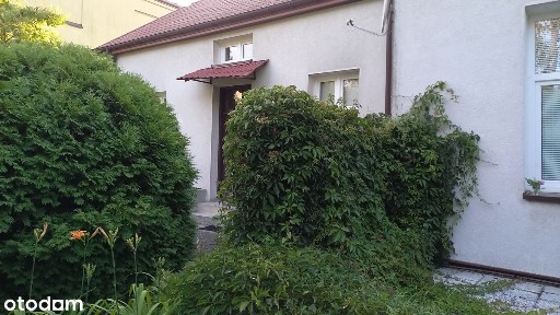 Dom z dużym ogrodem