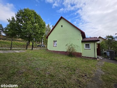 Wolnostojący murowany dom/ działka 66arowa/ płaski teren widok na las