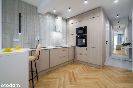 Wygodne i bardzo funkcjonalne z mjs postojowym i kom. lok. 43,4 m2