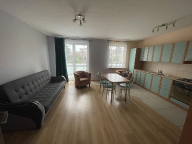 Wynajmę kawalerka 38m2 - 1 piętro, balkon, parking, 3 Maja, centrum