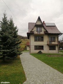 Przestronny dom z możliwością podziału na trzy mieszkania