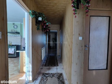 Dom na wsi z dużą działką i zabudowaniami gospodar