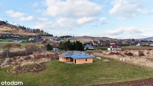 Dom w pięknej scenerii z ogromnym potencjałem aranżacyjnym!
