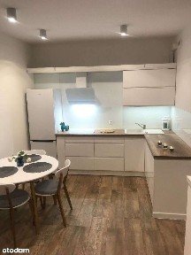 Kawalerka w apartamentowcu z własnym miejscem parkingowym - centrum