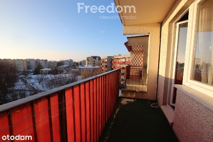 Komfortowe 3 pokoje z dużym balkonem.