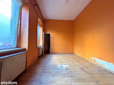 Kawalerka na parterze w KAMIENICY