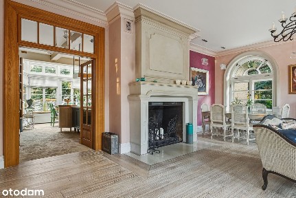 Wyjątkowy dom z basenem w Podkowie Leśnej - 680 m², ogród 2356 m²