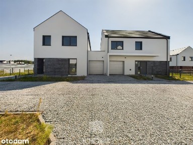 Nowoczesna Zabudowa Z Funkcjonalnym Układem