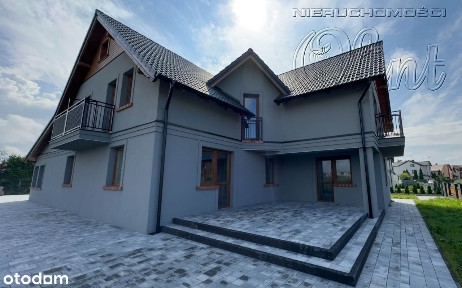 Dom z basenem na sprzedaż