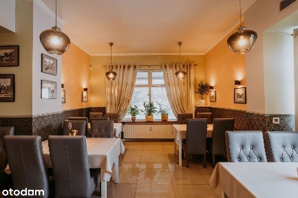 Paderewskiego, prosperująca restauracja, z pełnym