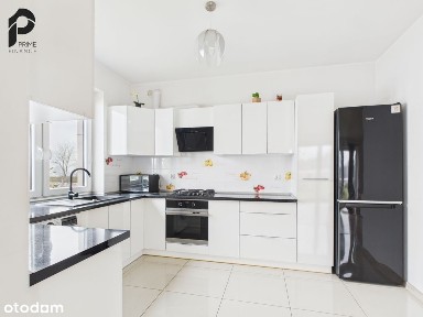 Urokliwy dom pod miastem w sąsiedztwie lasu