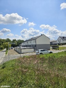 Budynek w zabudowie szeregowej z ogródkiem i garaż