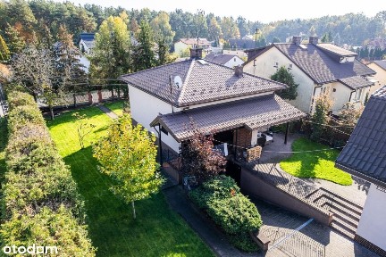 Wygodny dom z tarasem i garażem | Piękny ogród