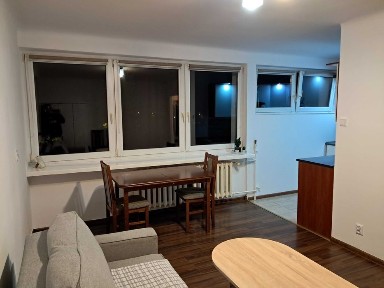 Sprzedam kawalerkę 28 m blisko PKP.