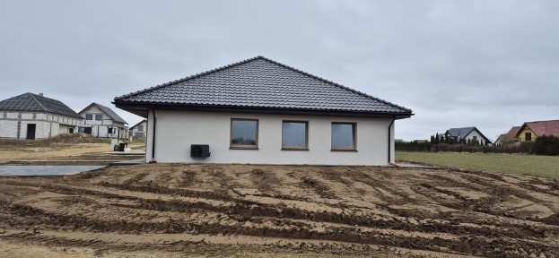 Dom jednorodzinny dwulokalowy w Pszczółkach
