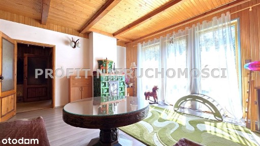 Wolnostojący dom z garażem w otulinie lasu