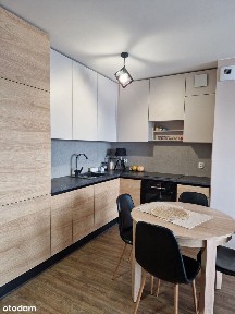 2-pokojowe mieszkanie, balkon, komórka, parking.