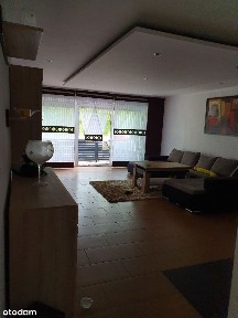 Duzy dom w kozielskim parku.