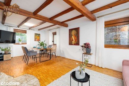 Piękny dom z zadaszonym tarasem i wiatą