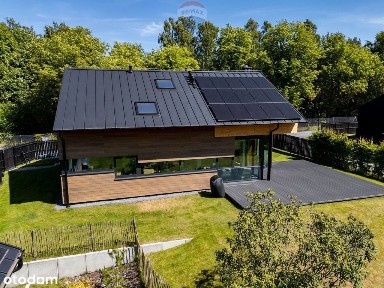 Nowoczesny dom nad jeziorem, blisko morza