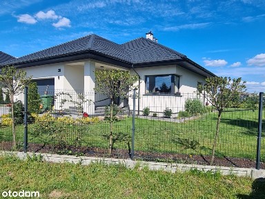 Ładny przestronny i funkcjonalny dom