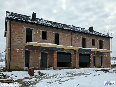 Biskupice, wyjątkowy dom w zabudowie bliźniaczej.