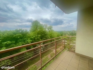 przy parku nad Wartą, balkon w drzewach