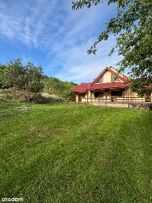 Dom z siedliskiem w Dolinie rzeki Bystrej- Zawada, gm. Wąwolnica