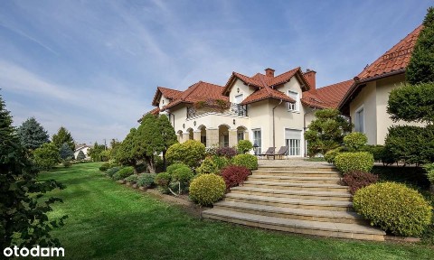 Dworek | Strefa SPA z basenem i kortem | 2,94 ha