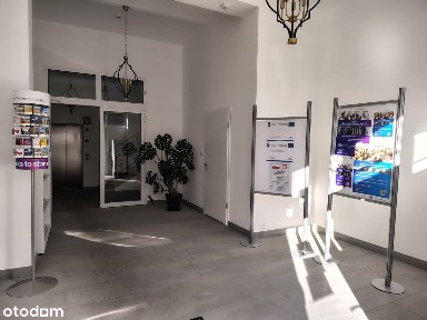 BIURO PRESTIŻOWA LOKALIZACJIA Z WINDĄ W KAMIENICY ZE SŁYNNYM MURALEM