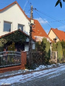 Bliźniak w spokojnej okolicy.