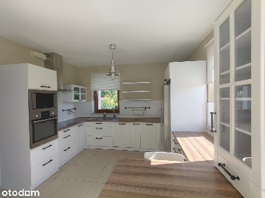 Dom z prywatnym lasem i stawem