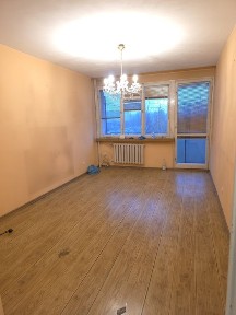 Mieszkanie 57m2 trzypokojowe do remontu.