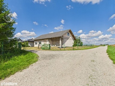 . Słuchaj, stoi taki domek pod Toruniem