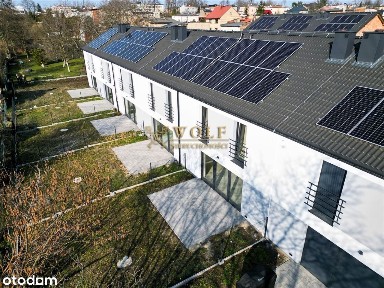 Dom w zabudowie szeregowej z fotowoltaiką
