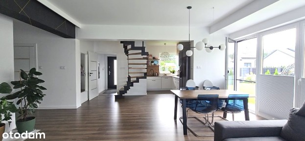 Nowoczesny dom 6 pokoi w cichej okolicy z garażem i poddaszem