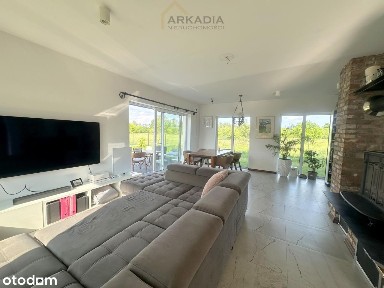 Dom na dużej działce i budynki gospodarcze