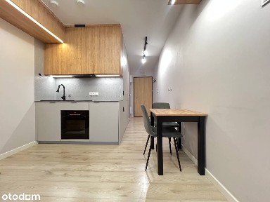 Proponuję kawalerkę w spokojnym miejscu z udogodnieniami i siłownią!