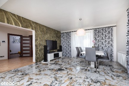 Przestronny dom z basenem i widokiem na góry