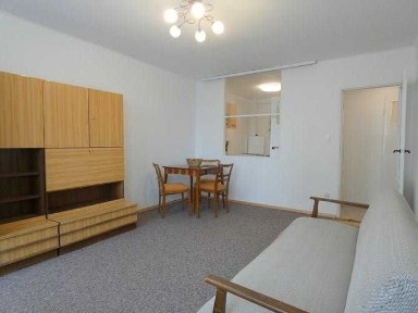 Wynajmę jasne 2 pokoje z komórką w piwnicy- Sandomierska 76