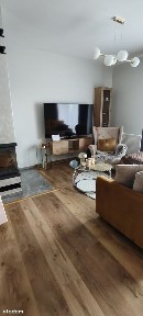 Nowoczesny dom z garażem i ogródkiem