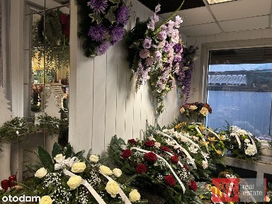 Kwiaciarnia przy Cmentarzu na Powązkach.