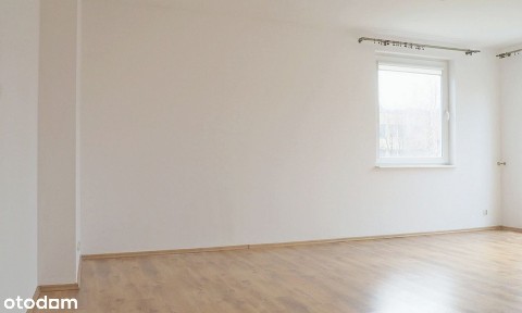 Przestronne słoneczne mieszkanie z balkonem