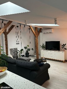 Klimatyczne mieszkanie na strychu kamienicy