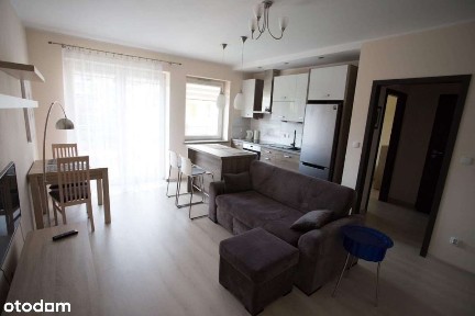 Świeżo malowane mieszkanie w apartamentowcu z garażem